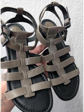 Clarks Artisan Vivaca Myth Gladiator Sandals Taupe Summer Travel Size 9